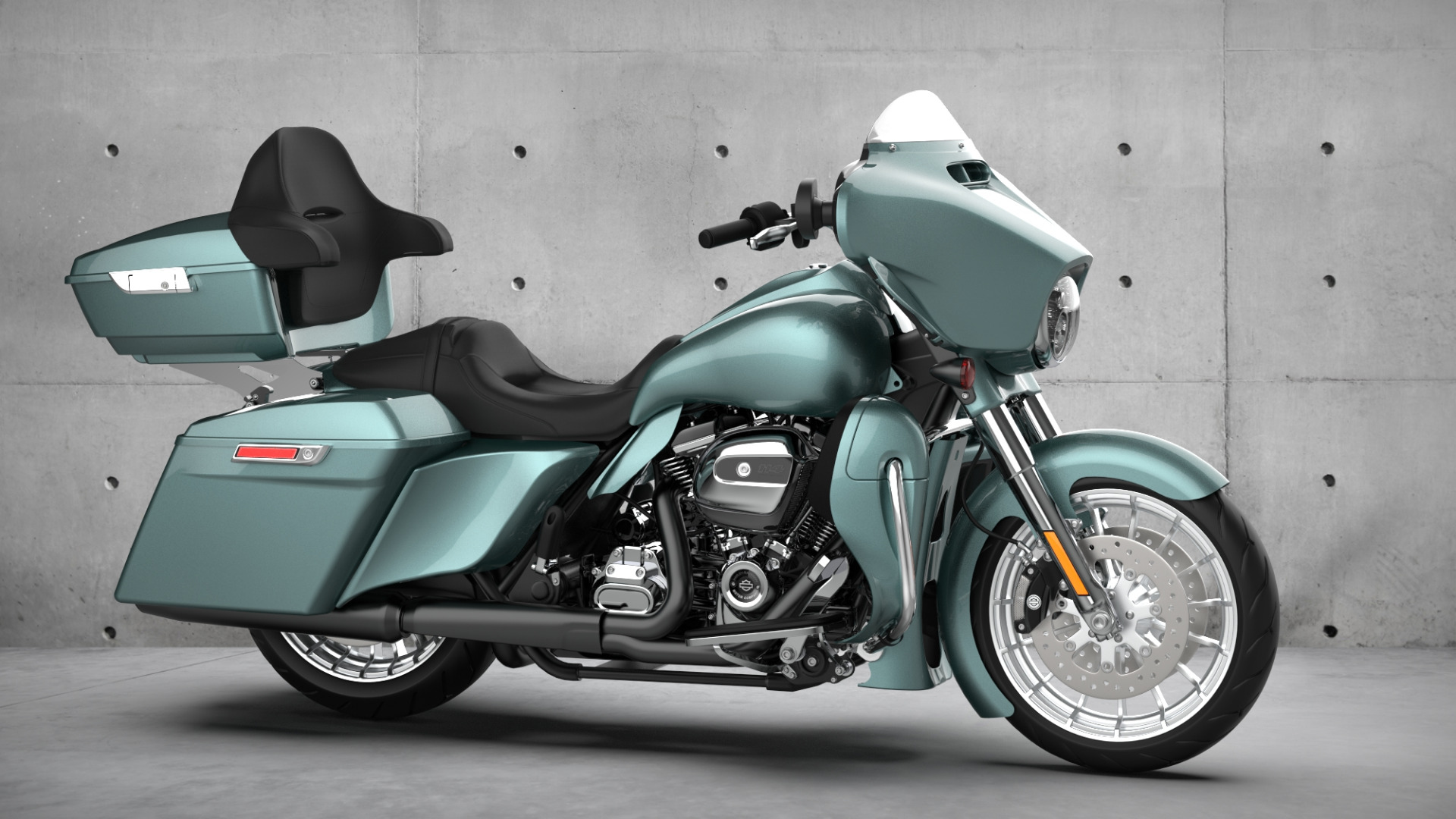 Color Matched Harley Fairings, Saddlebags, Tour Pack | Advanblack